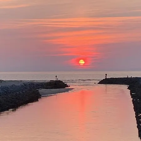 Grande Maison Bord De *