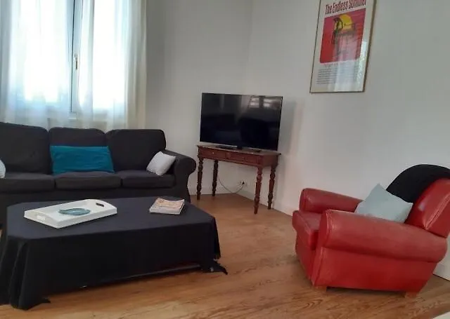 Grande Maison Bord De Tatil Evi