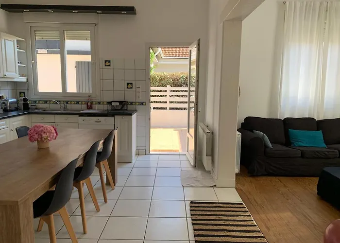 Grande Maison Bord De *