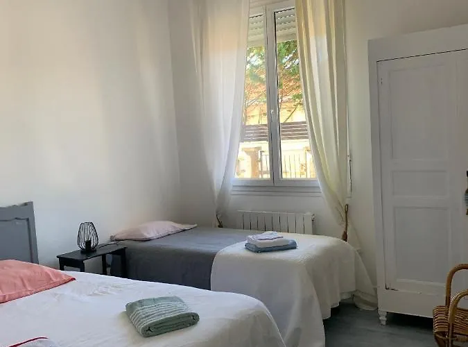 Grande Maison Bord De Tatil Evi