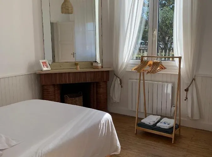 Grande Maison Bord De Tatil Evi