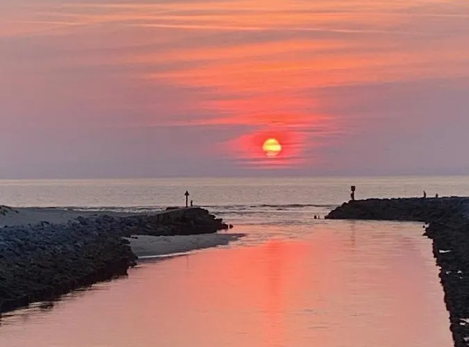 Grande Maison Bord De *