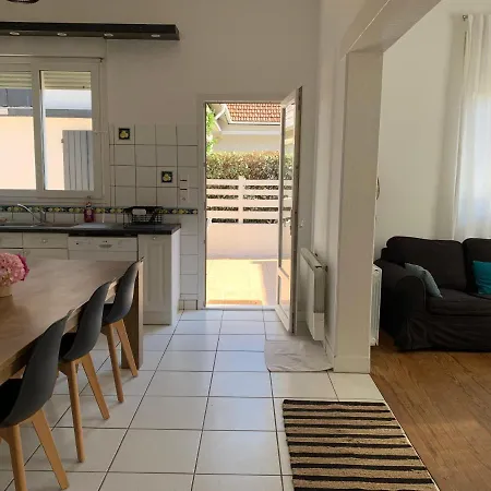 Grande Maison Bord De *